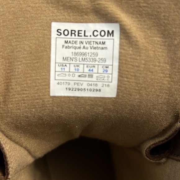 Sorel: Men’s Waterproof Boots, size: 11, never worn.